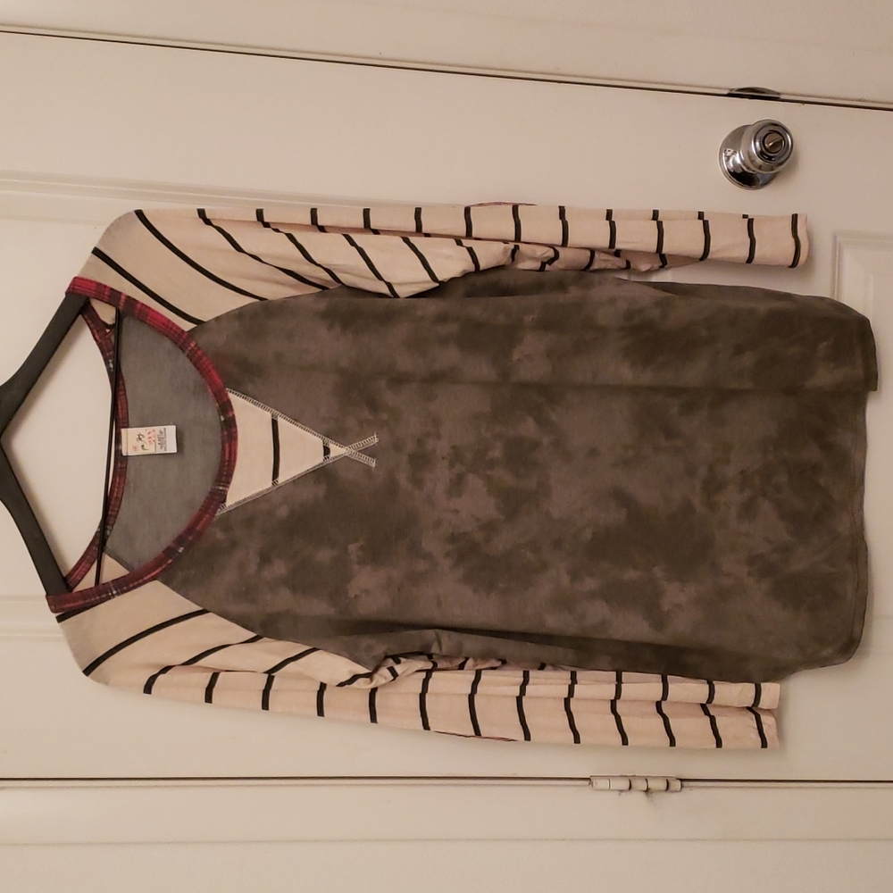 Gray Tie Dyed Body Striped Sleeves, Red Plaid Elbow Patches 3X Long Sleeve Tee